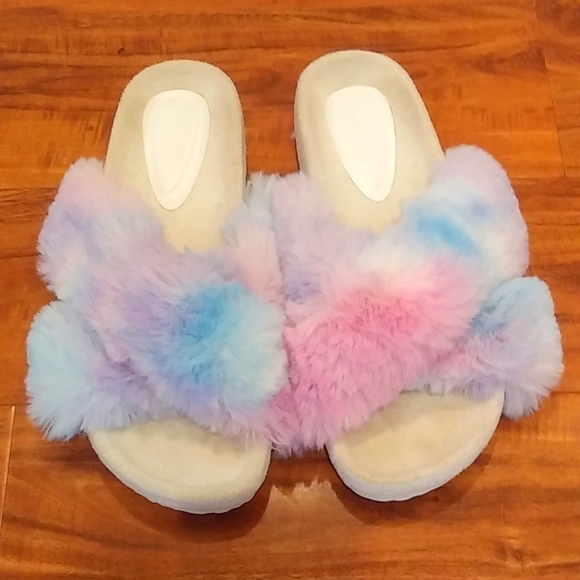 LOFT Shoes - LOFT Rainbow Faux Fur Indoor/Outdoor Slippers 9/10